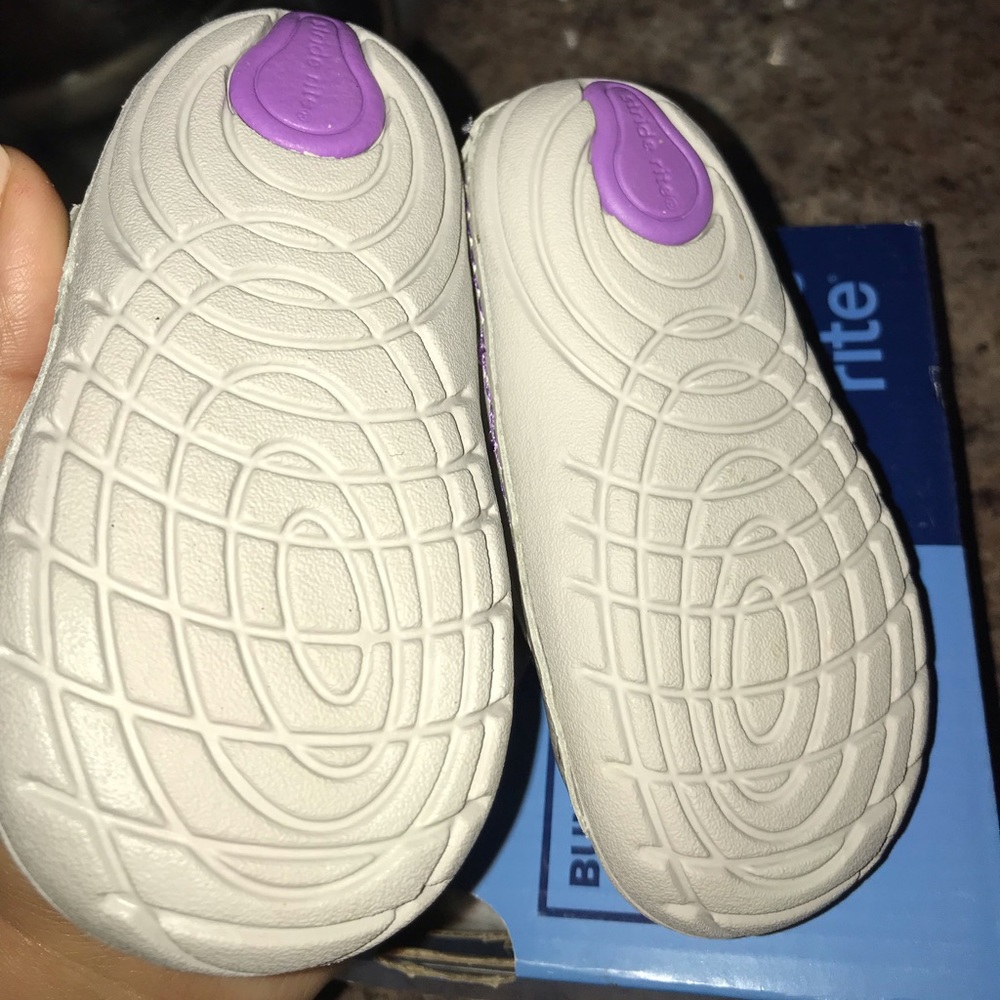 Little girls Striderite shoes - Picture 4 of 4